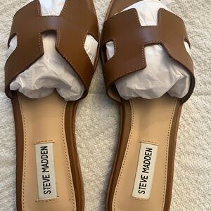 New Steve Madden Tan Slide Sandals